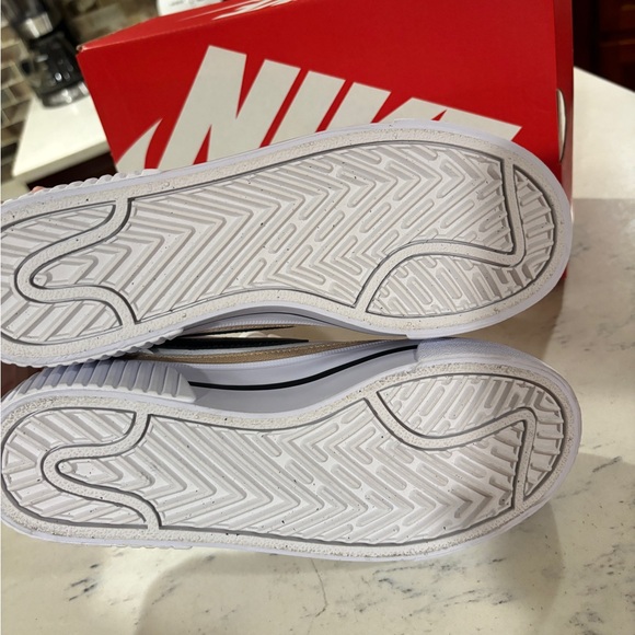 Nike Women Court Legacy Lift White Black Casual Platform Shoe DM7590-100 - Picture 9 of 14